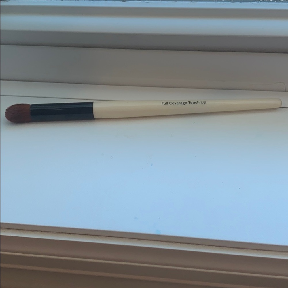 Bobbi brown full coverage touch up brush